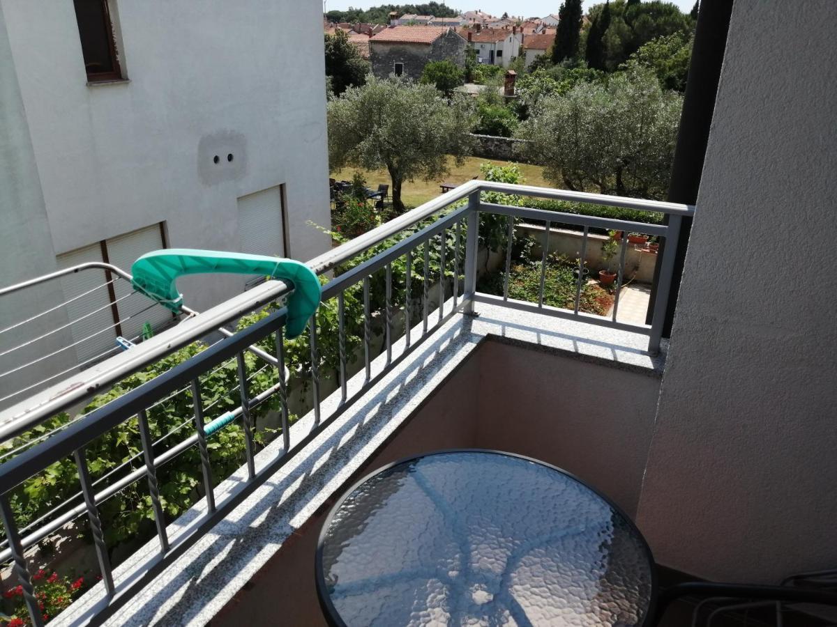 Lea Apartment โรวีน ภายนอก รูปภาพ