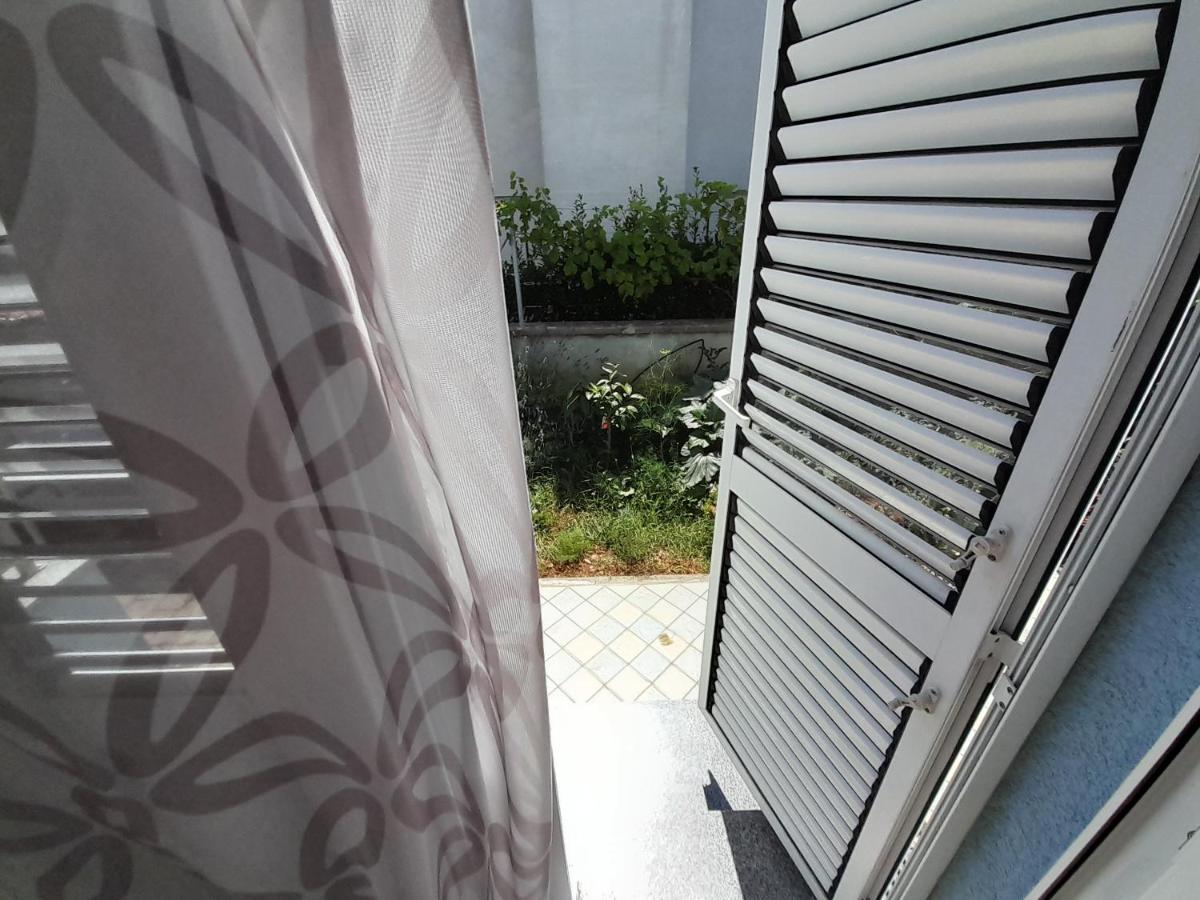 Lea Apartment โรวีน ภายนอก รูปภาพ