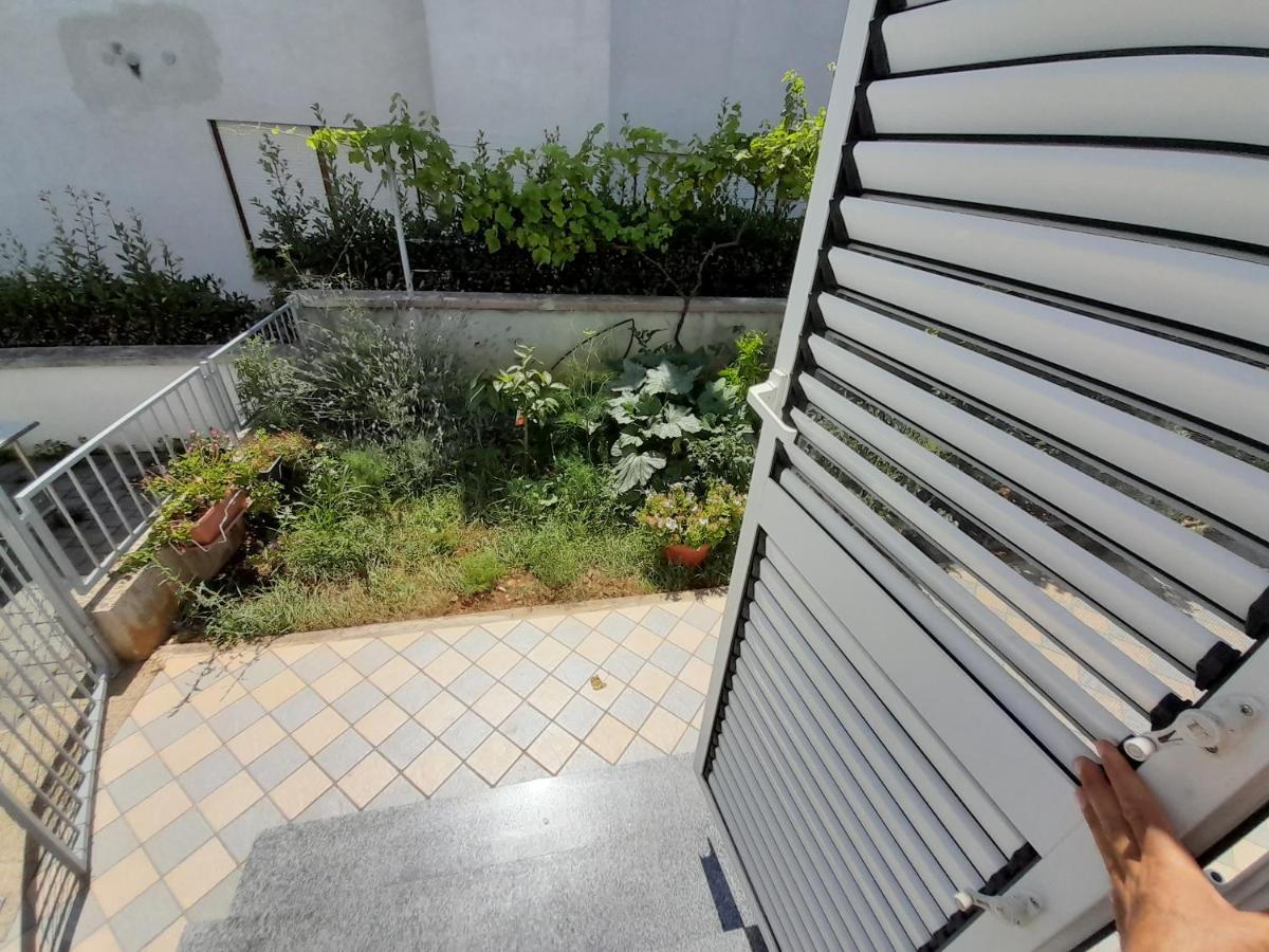 Lea Apartment โรวีน ภายนอก รูปภาพ