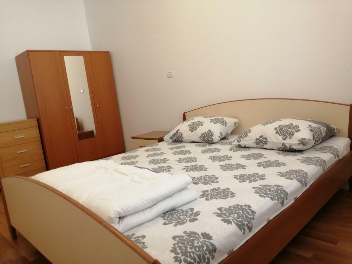Lea Apartment โรวีน ภายนอก รูปภาพ