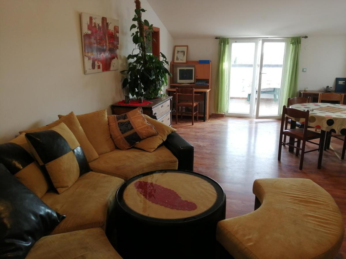 Lea Apartment โรวีน ภายนอก รูปภาพ